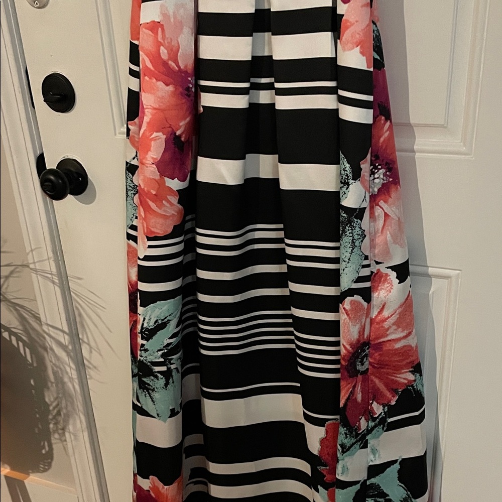 Versona Floral Striped Maxi Dress - Picture 2 of 8